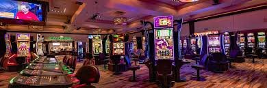 Antarmuka permainan Treasures of Aztec di gudang slot88 dengan gulungan dan simbol Aztec
